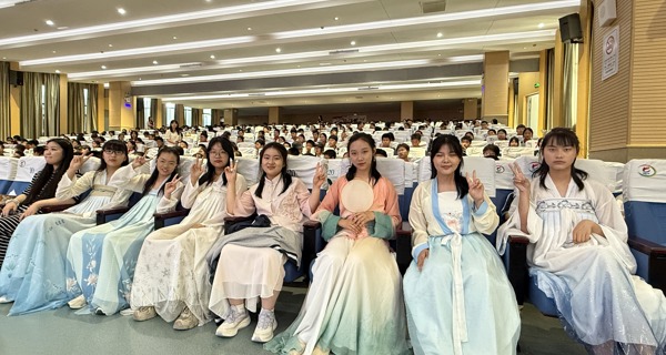 跃向星辰，童梦启程 ——甫里中学庆六一文艺汇演暨甫里好少年颁奖典礼