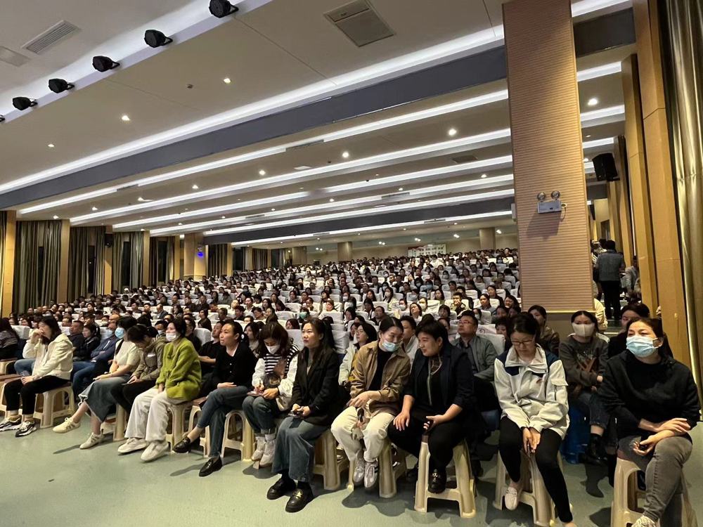 家校合育待花开，云程万里众可期